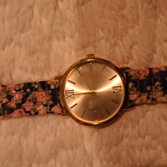 Watch - Picture 4 of 4